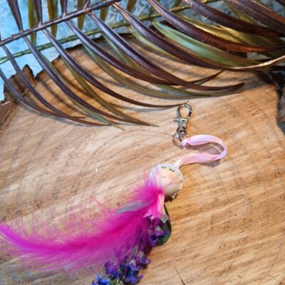 Porte clef / bijou de sac plume et lavande