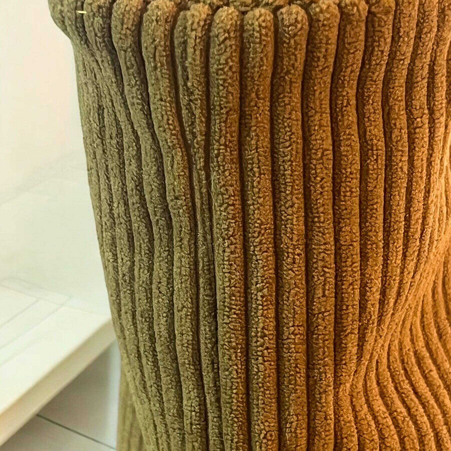 Sac cabas en velours côtelé Olive, et anses en cuir – Image 2