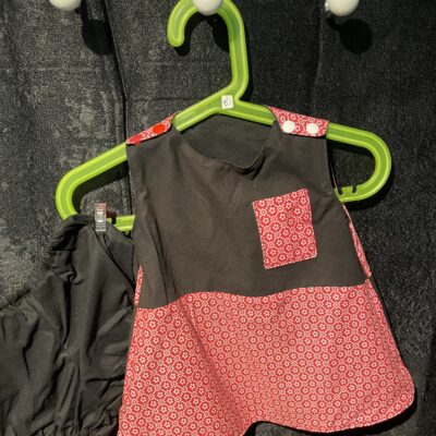 Robe réversible noir et rouge 3 mois