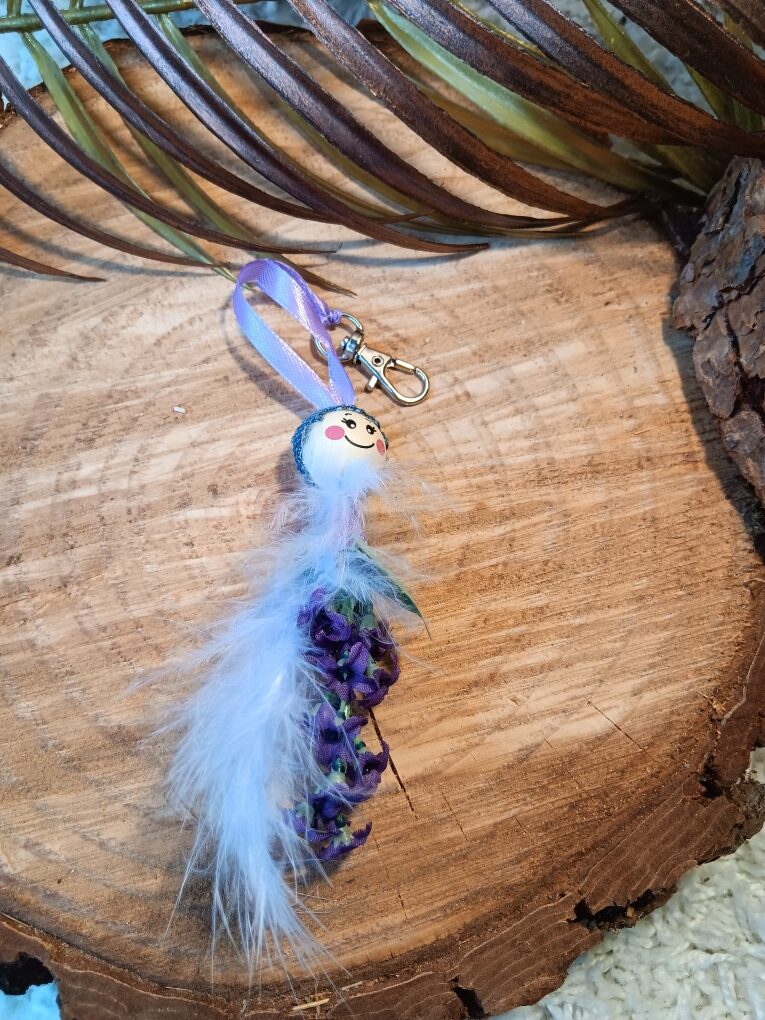Porte clef / bijou de sac plume et lavande