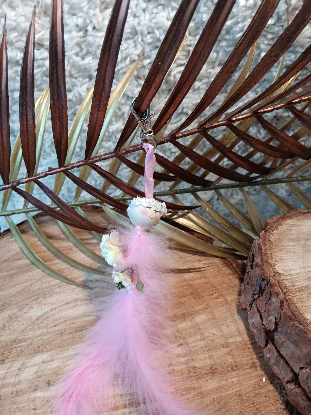 Porte clef / bijou de sac plume et rose