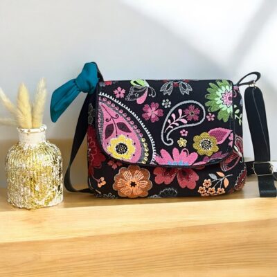 Mini sac "P'tite Poulette" en jacquard fleuri– L'élégance compacte et pratique
