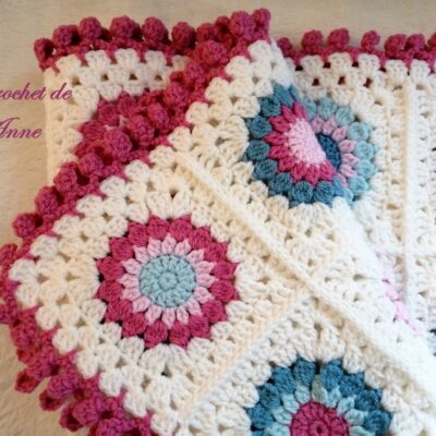 TUTO CROCHET - Plaid/Couverture orné de carrés colorés Grand-Mère, Style Bohème, Bordure pompons, facile à réaliser !