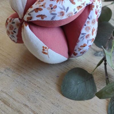 Balle de préhension printemps fille corail rose