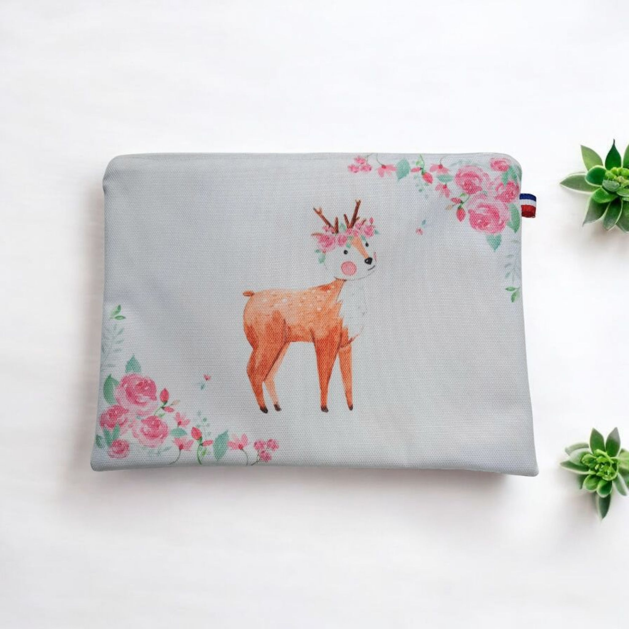 Trousse Plate Imperméable – Motif Cerf Aquarelle, Fabrication Artisanale – Image 4