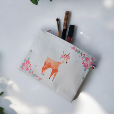 Trousse Plate Imperméable – Motif Cerf Aquarelle, Fabrication Artisanale