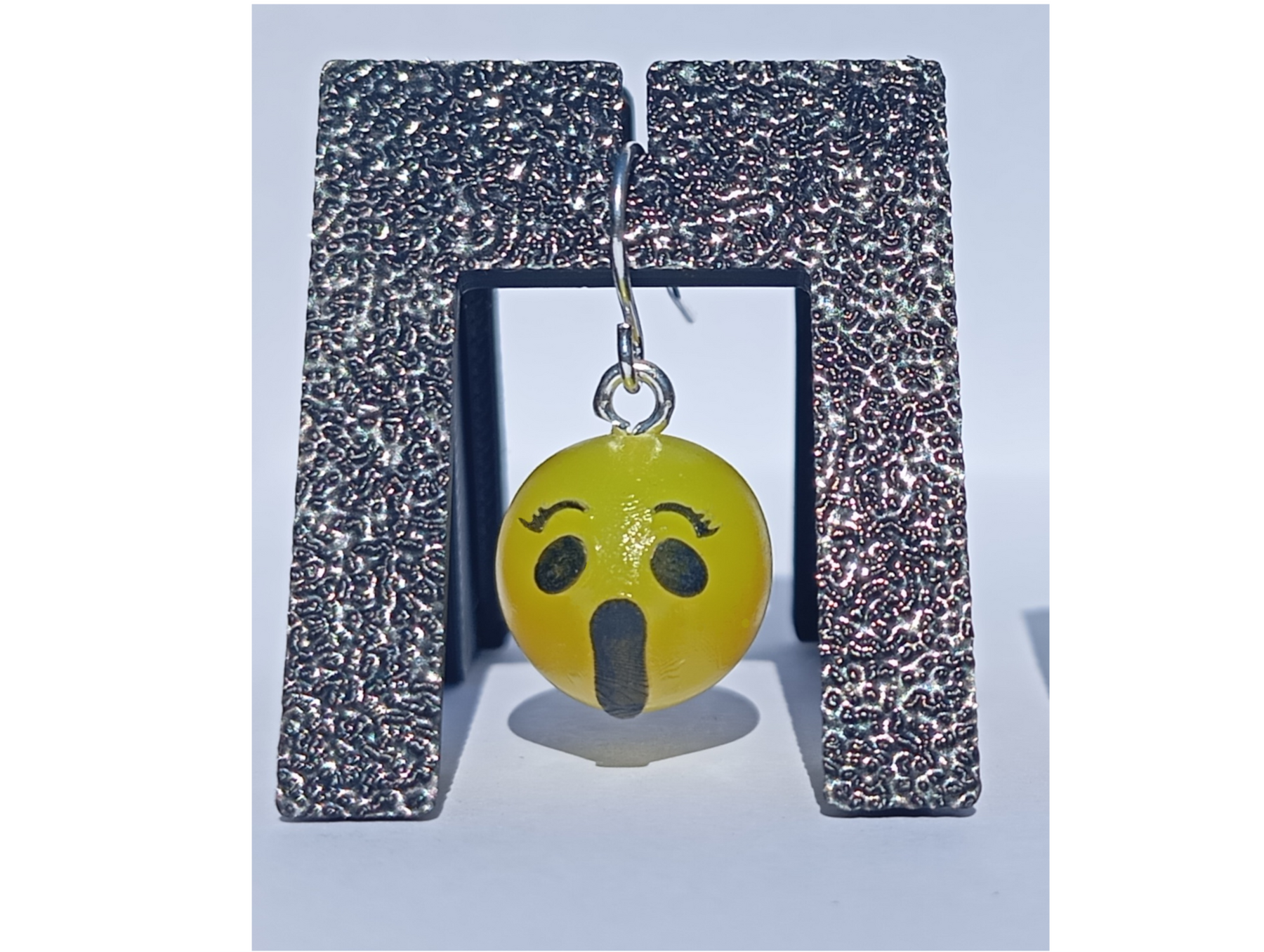 Boucles d'oreilles pendentifs émoji choquée