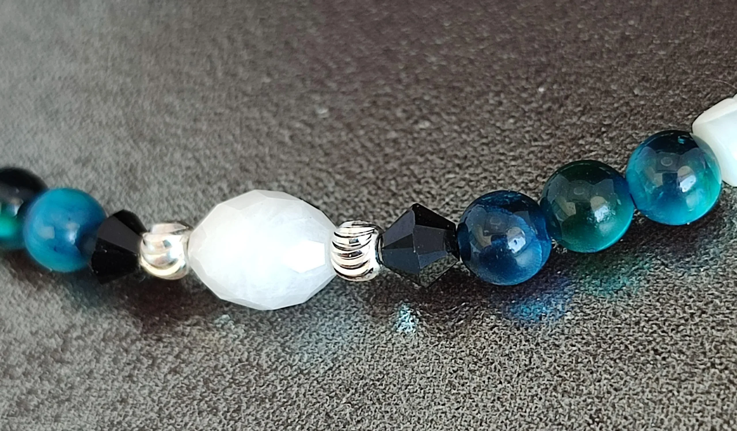 Bracelet Œil de Tigre Bleu, Pierre de Lune et Nacre – Argent 925 ou Gold Filled 14K – Image 4