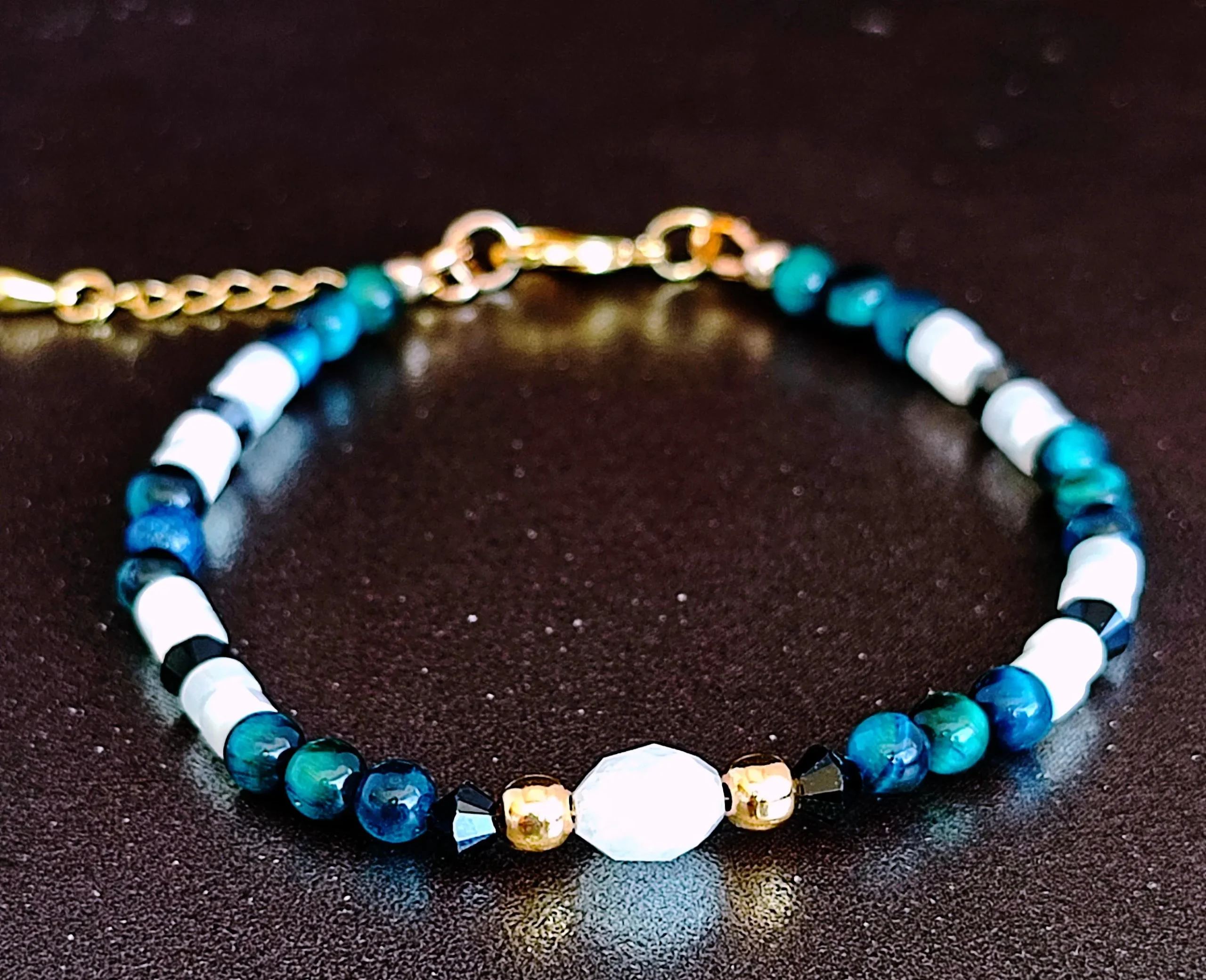 Bracelet Œil de Tigre Bleu, Pierre de Lune et Nacre – Argent 925 ou Gold Filled 14K – Image 3