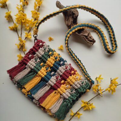 sac-a-main-macrame-multicolore.jpg