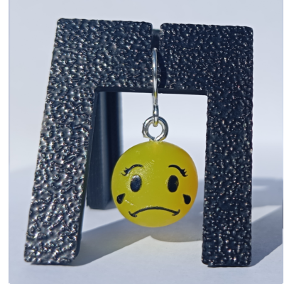 Boucles d'oreilles pendentifs émoji triste