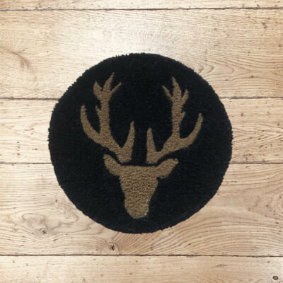 Tapis artisanal représentant tête de cerf