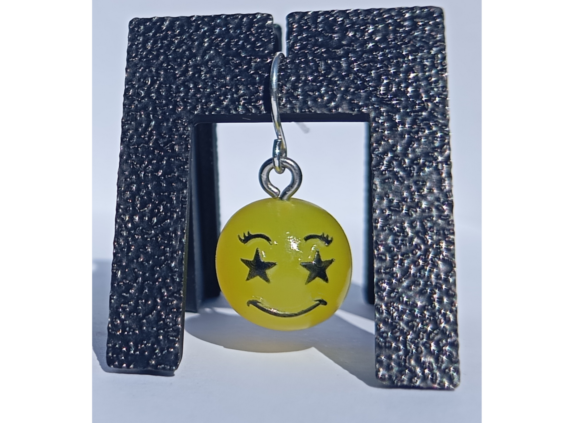 Boucles d'oreilles pendentifs émoji yeux étoilés