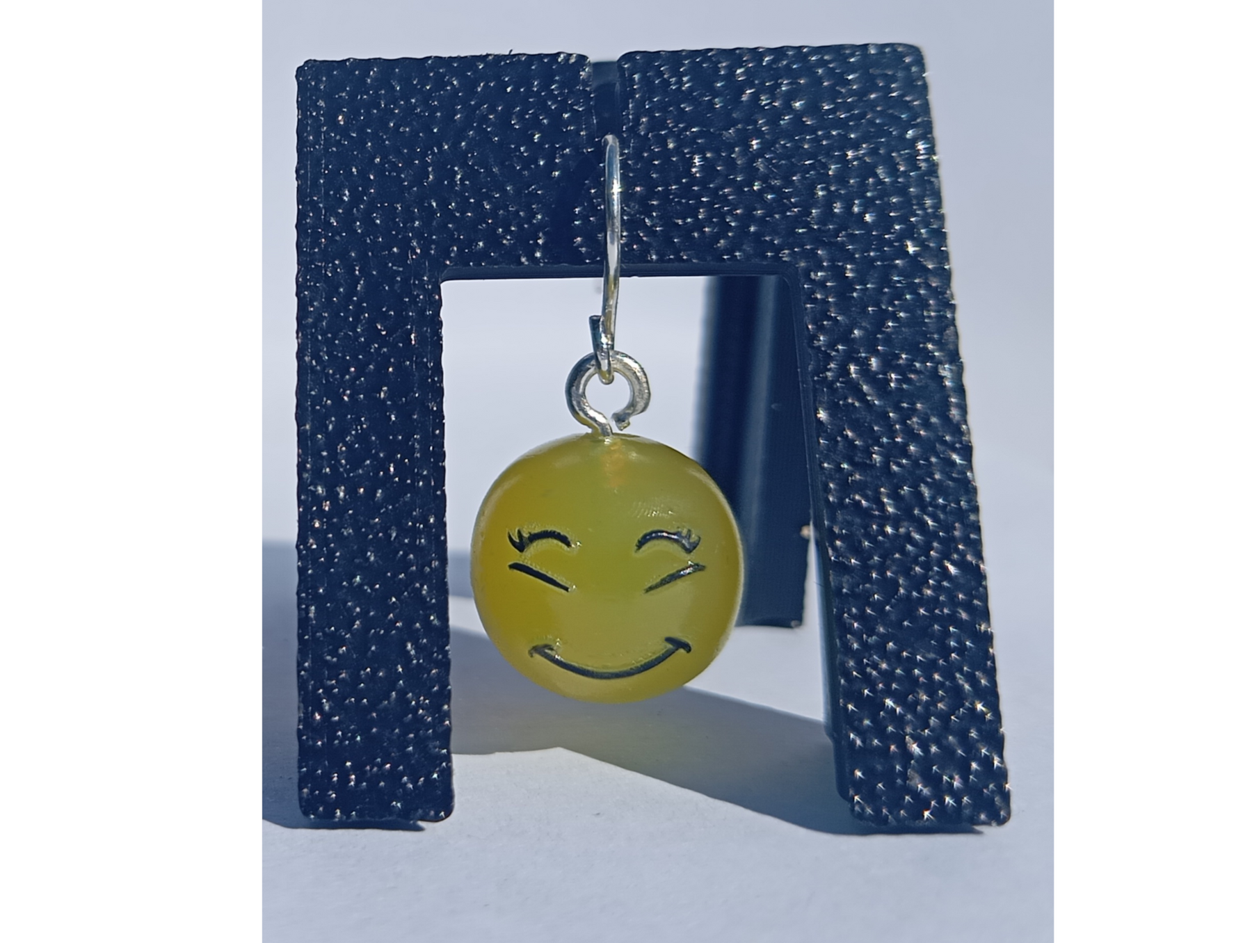 Boucles d'oreilles pendentifs émoji yeux plissés