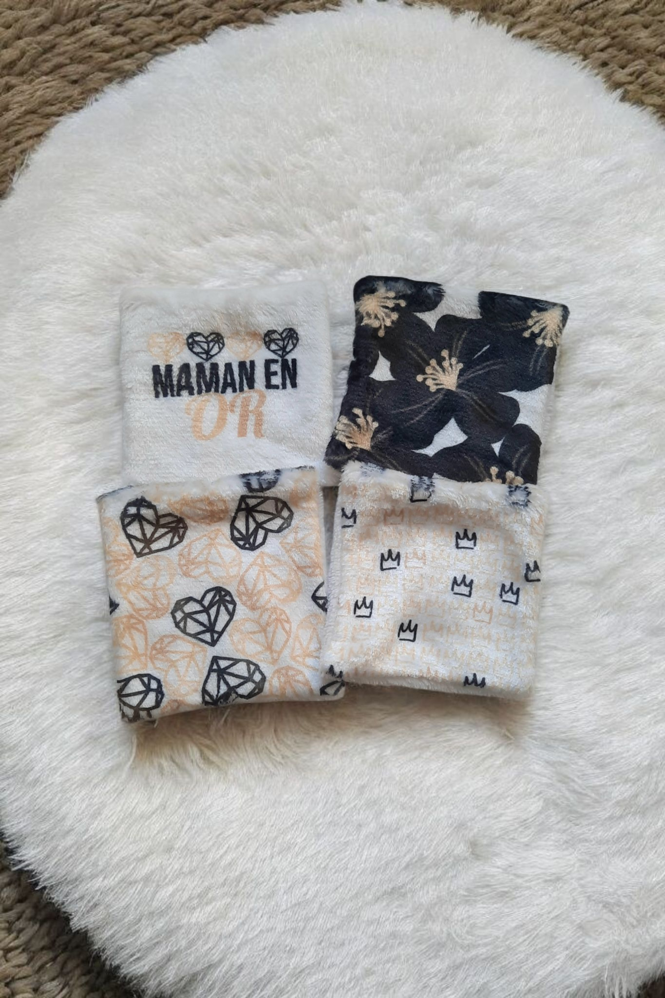 Lingettes Démaquillantes Réversibles – Un Cadeau Doux pour une Maman en Or
