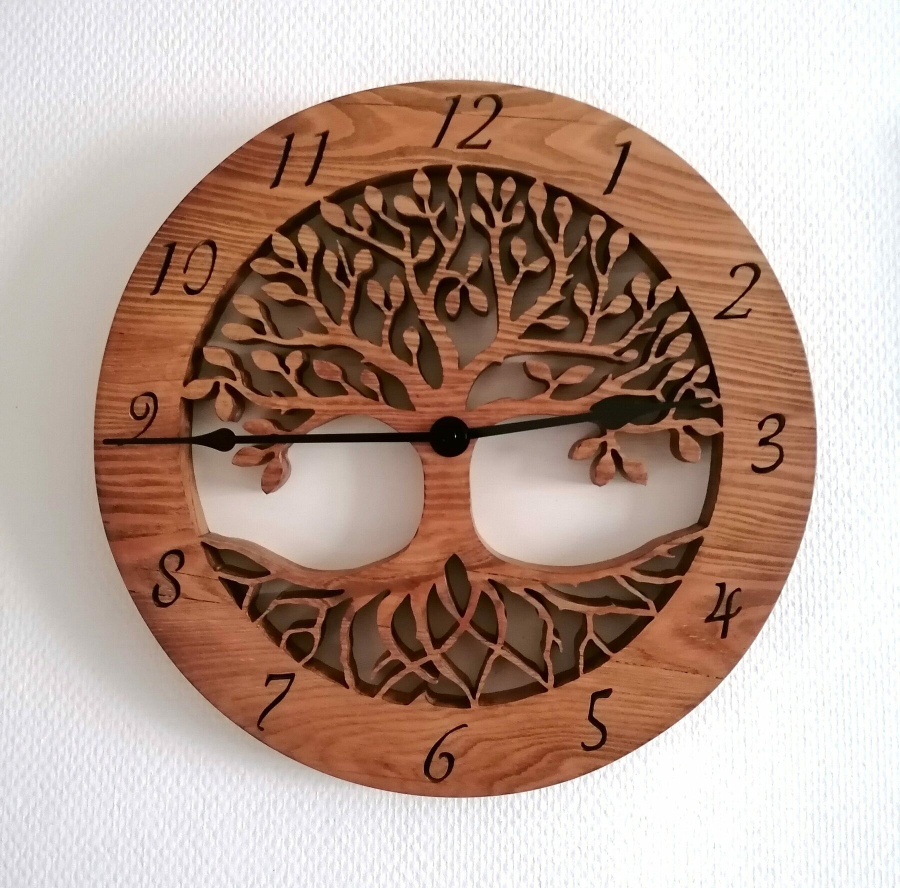 Horloge murale arbre de vie en mélèze massif, fait main.