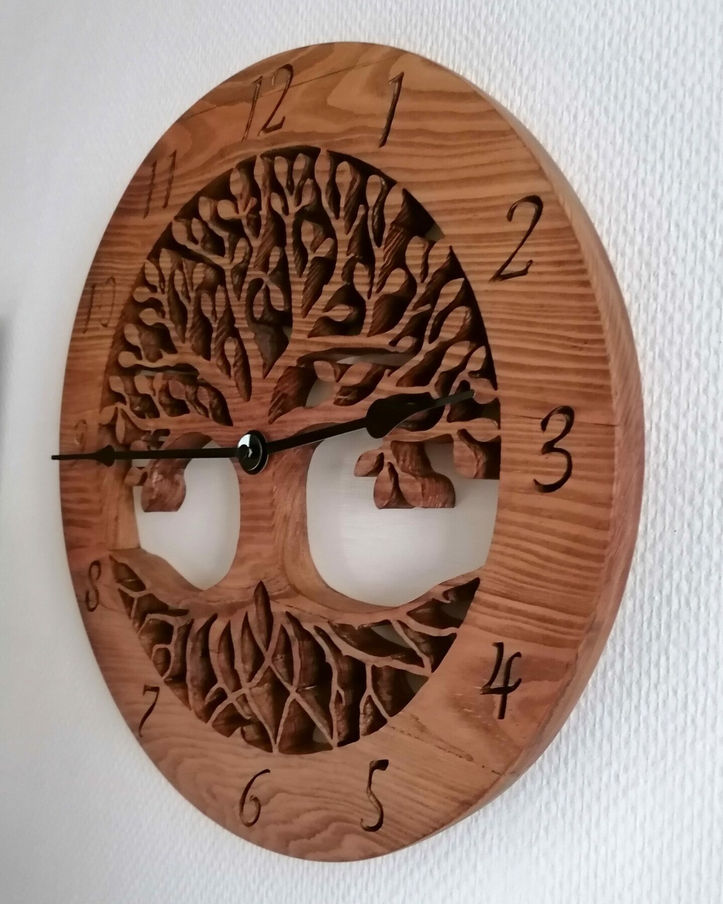 Horloge murale arbre de vie en mélèze massif, fait main. – Image 2