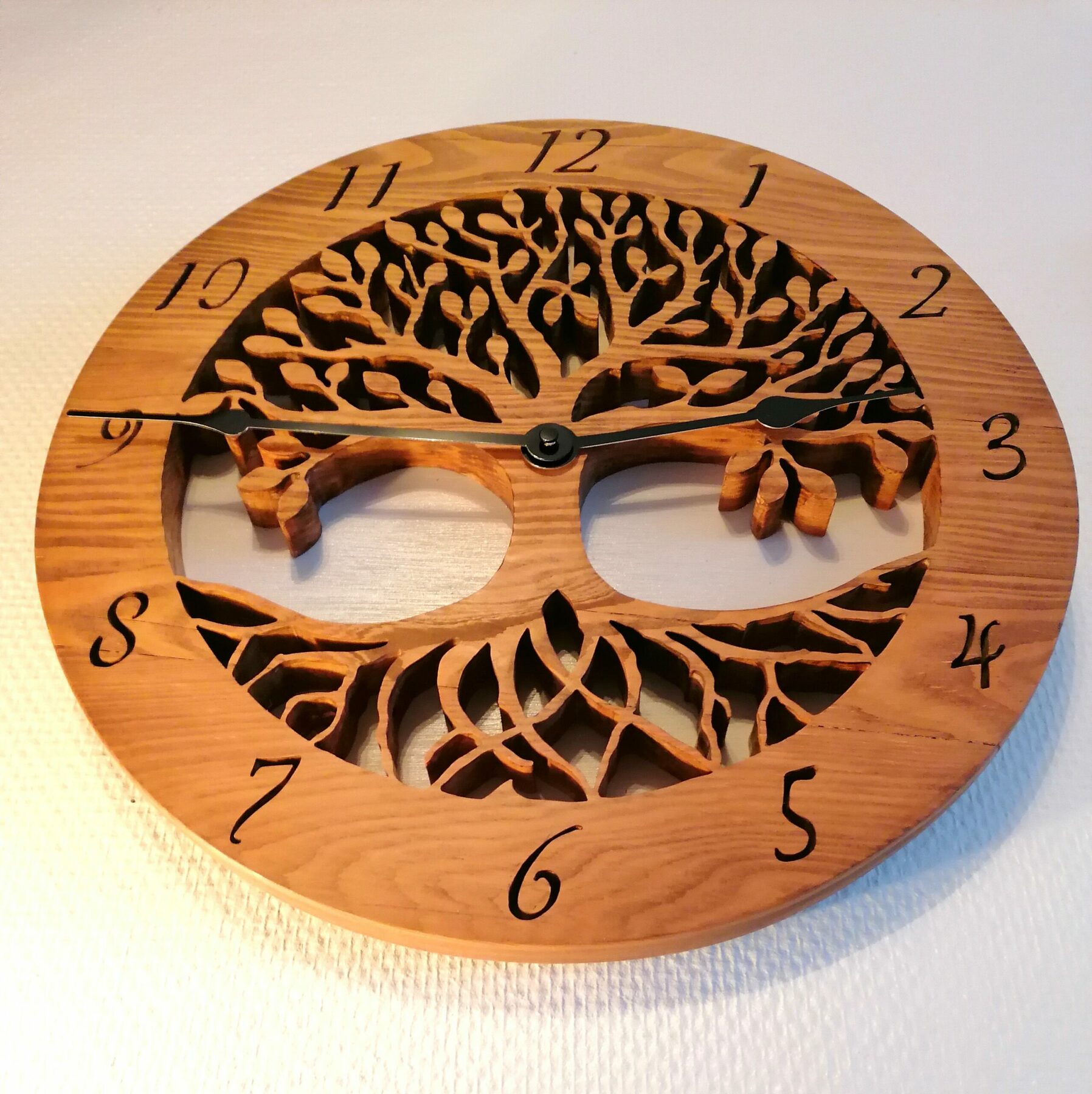 Horloge murale arbre de vie en mélèze massif, fait main. – Image 3
