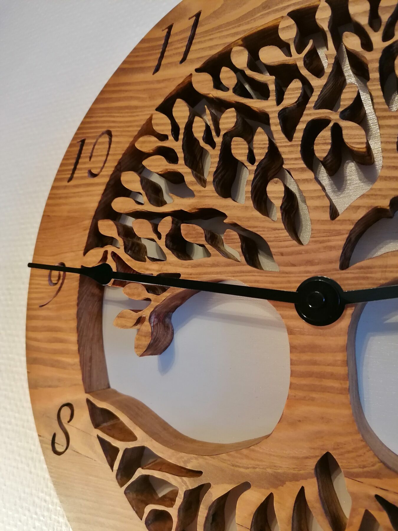 Horloge murale arbre de vie en mélèze massif, fait main. – Image 4