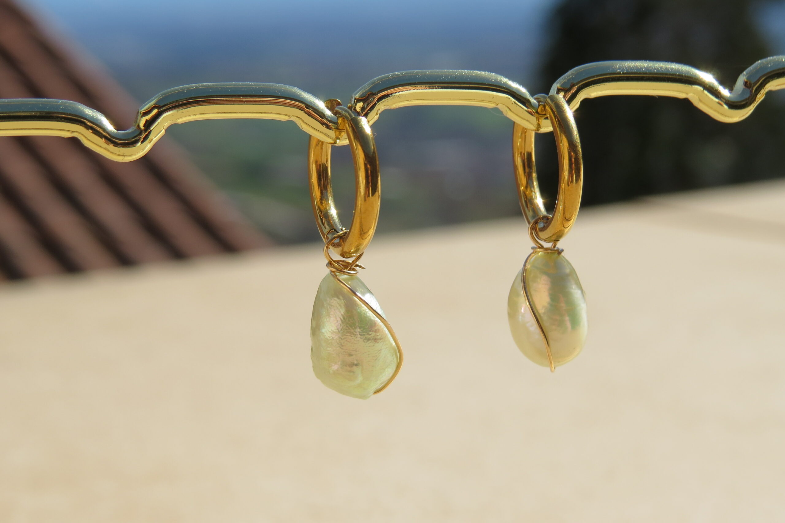 Boucles d'oreilles Vaiana en perles d'eau douce vert nacré