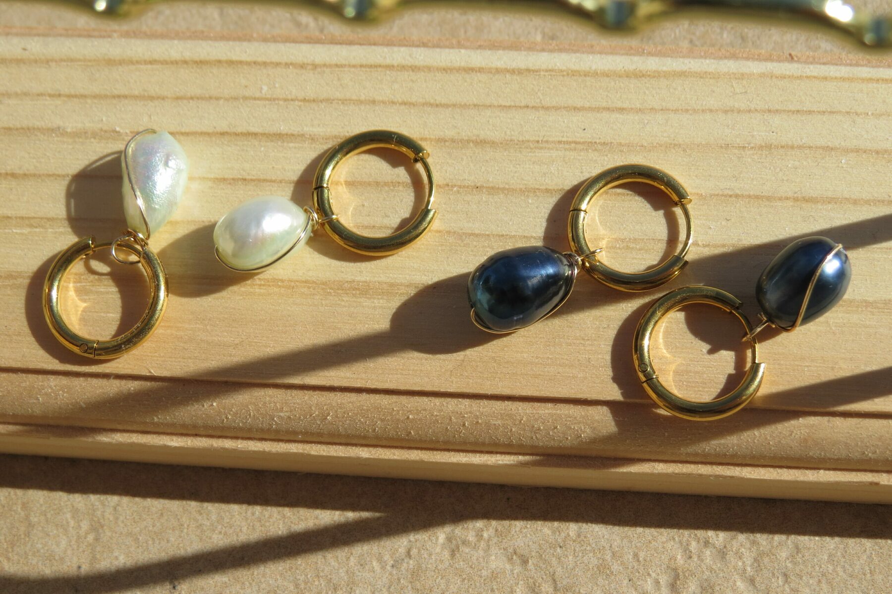 Boucles d'oreilles Vaiana en perles d'eau douce vert nacré – Image 2