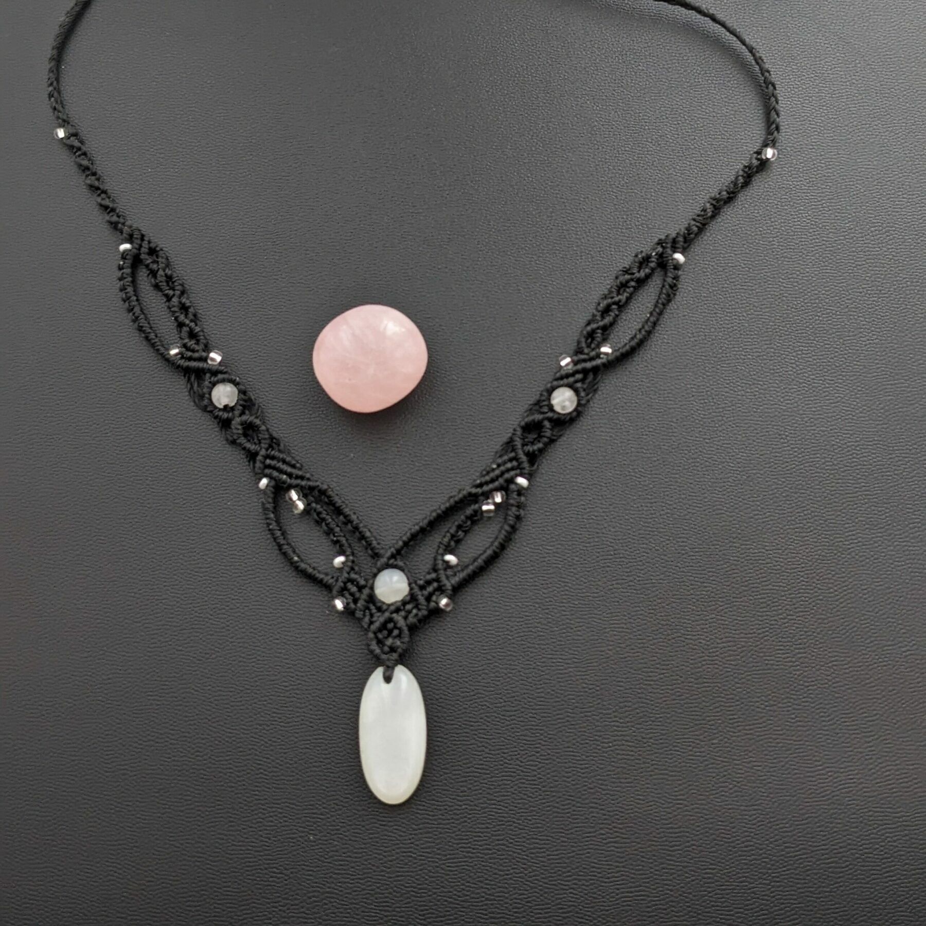 Collier Macramé Noir Pierre De Lune .Bijou Unique .Lithothérapie – Image 3