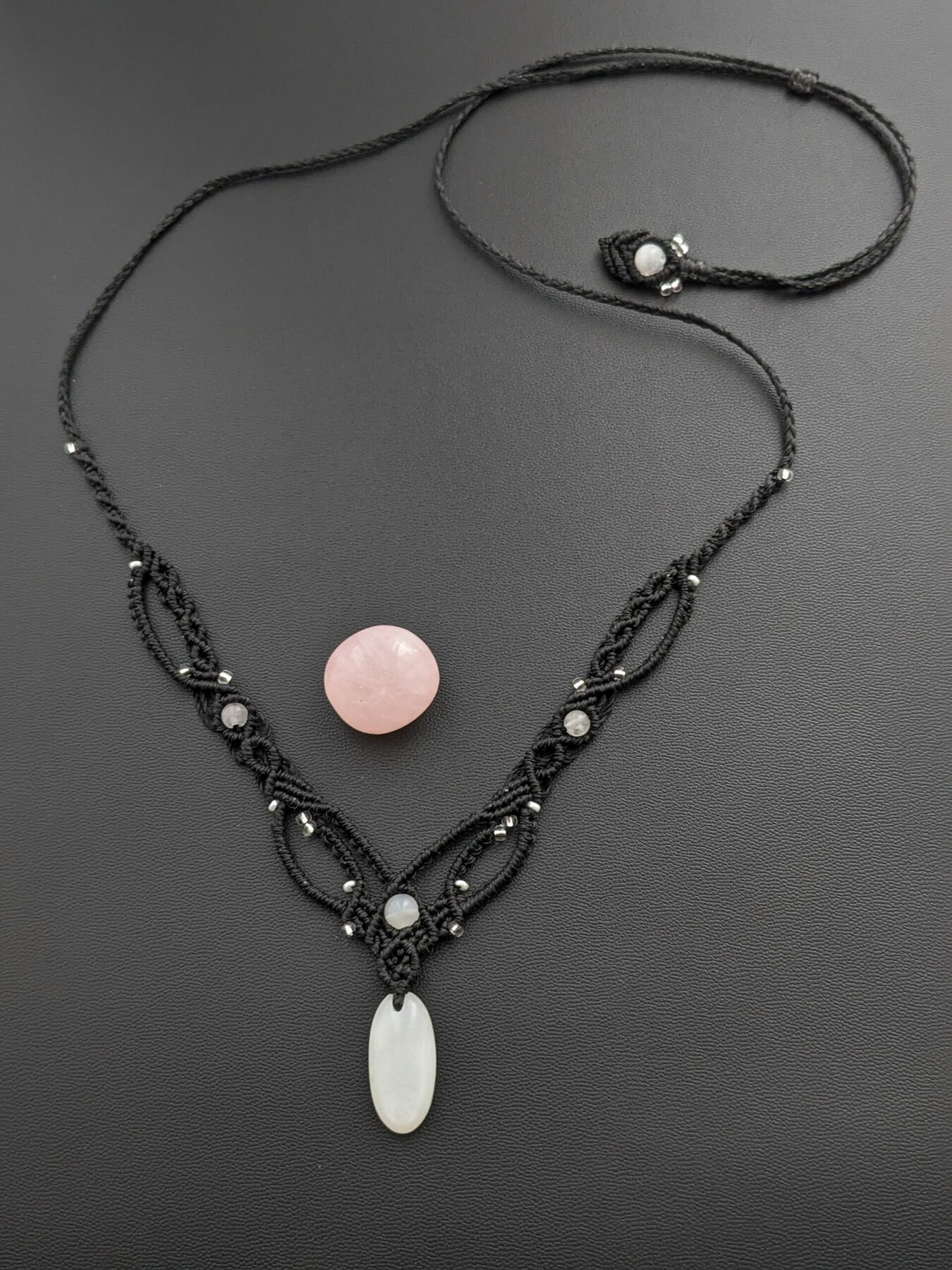 Collier Macramé Noir Pierre De Lune .Bijou Unique .Lithothérapie – Image 2