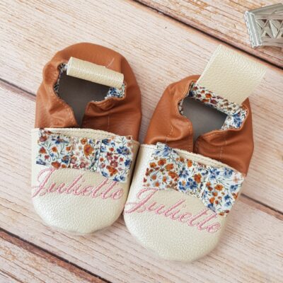 Chaussons souples beige et camel noeud liberty