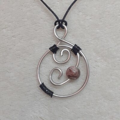 petit pendentif argent et noir