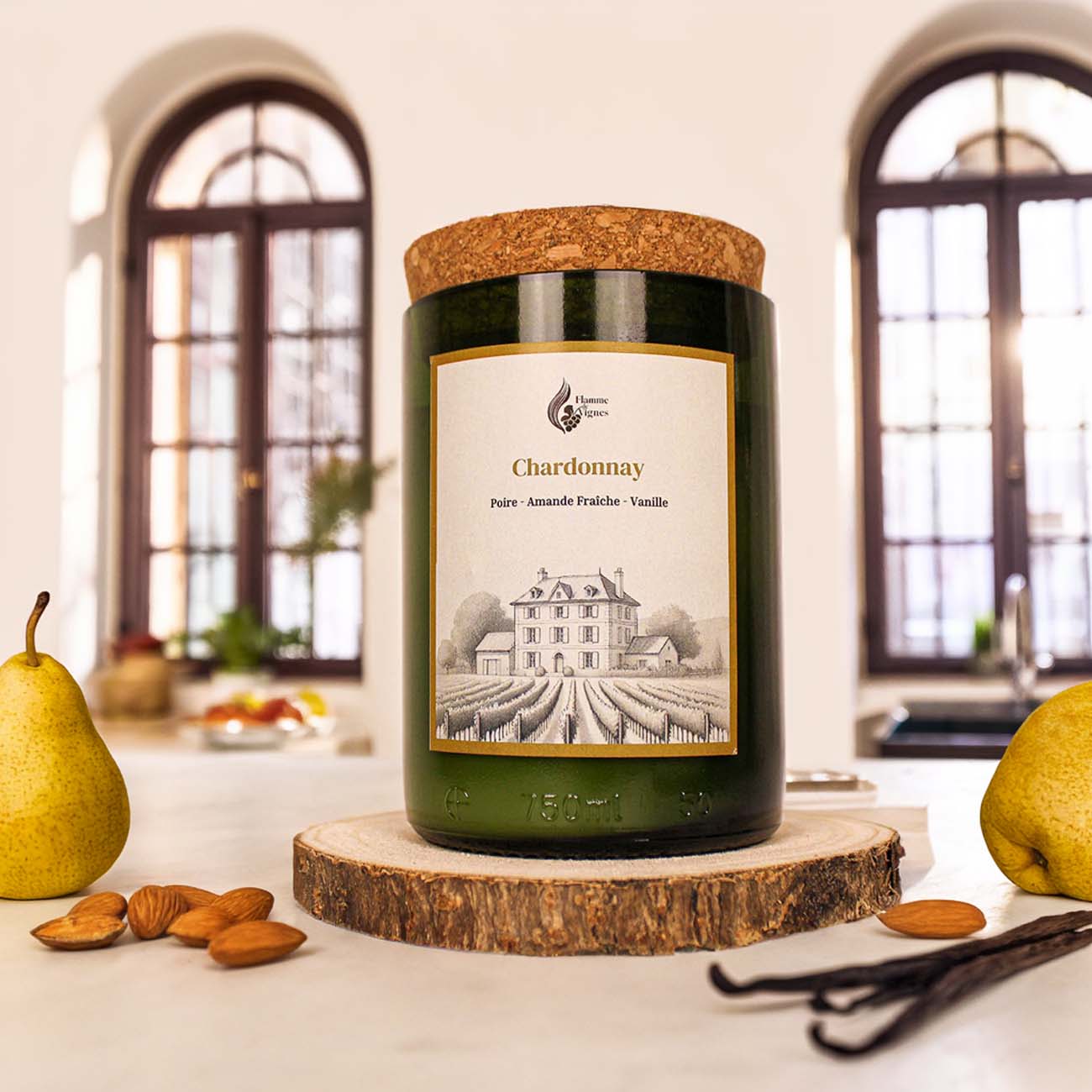 Bougie parfumée artisanale Chardonnay faite main – Flamme de Vignes – bouteille de vin recyclée avec notes de citron, pomme et vanille