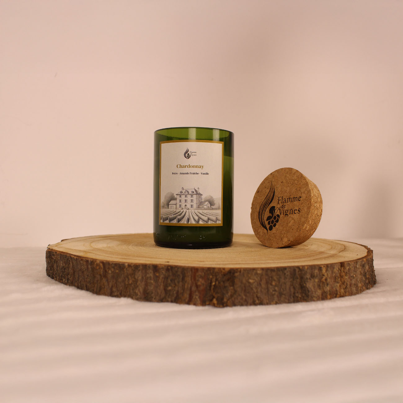 Bougie parfumée artisanale Chardonnay faite main – Flamme de Vignes – bouteille de vin recyclée avec notes de citron, pomme et vanille