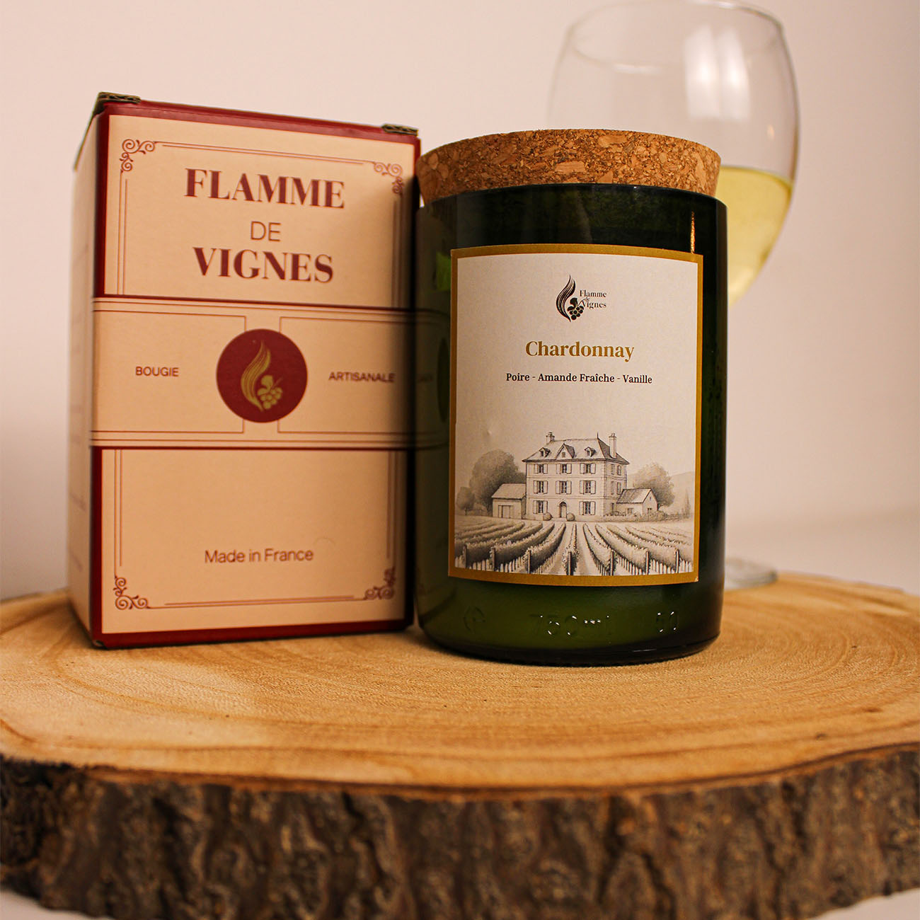 Bougie parfumée Chardonnay faite main – Flamme de Vignes – bouteille de vin recyclée avec notes de citron, pomme et vanille