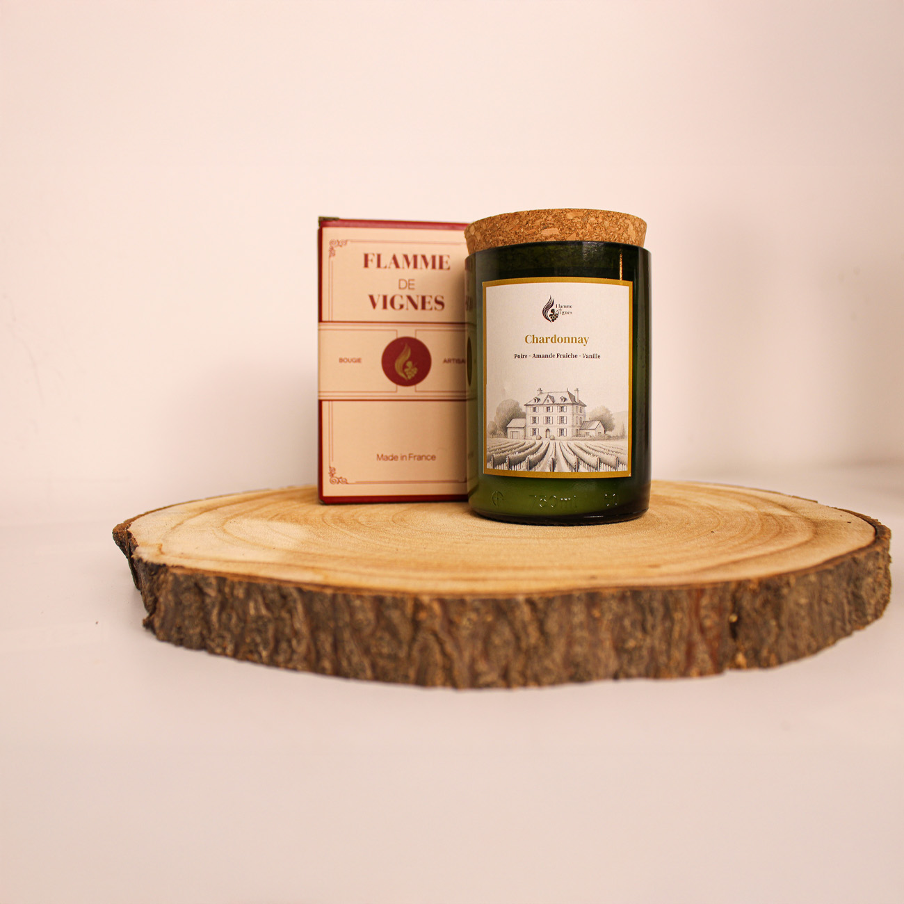 Bougie parfumée artisanale Chardonnay faite main – Flamme de Vignes – bouteille de vin recyclée avec notes de citron, pomme et vanille