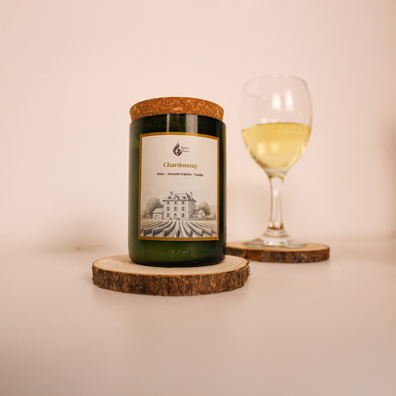 Bougie parfumée artisanale Chardonnay faite main – Flamme de Vignes – bouteille de vin recyclée avec notes de citron, pomme et vanille