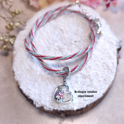 Collier en kumihimo rouge rose vert , et son charm en argent