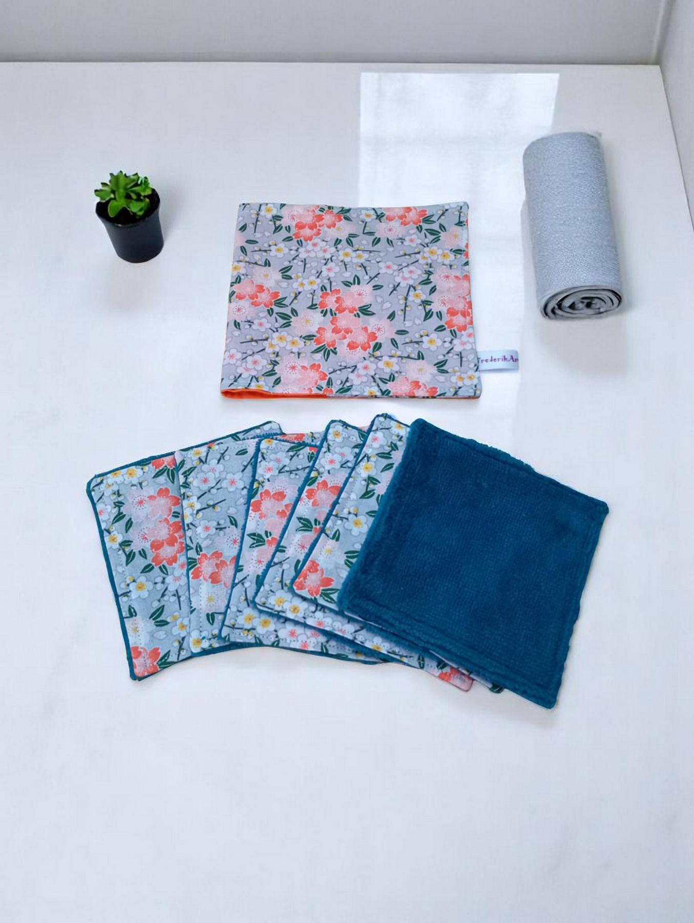 Pochette de 6 lingettes lavables coton doublé éponge de bambou et coton certifié Oekotex, modèles au choix