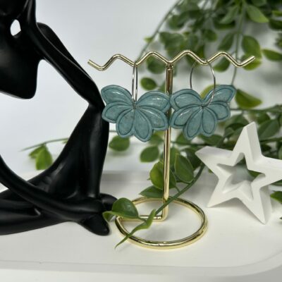 Boucles d’oreilles en pâte polymère « Fleur romantique et bohème » vert d’eau