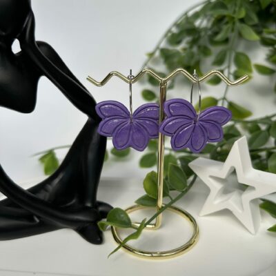 Boucles d’oreilles en pâte polymère « Fleur romantique et bohème » violette