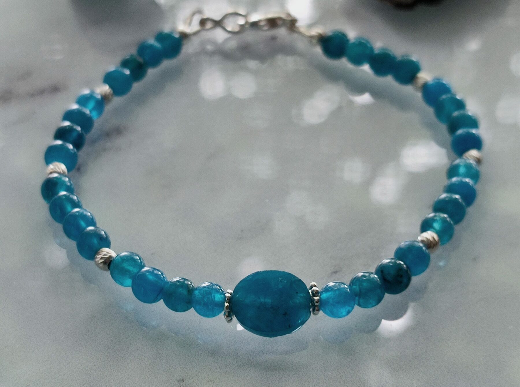 Bracelet en perles d' Apatite bleu et argent 925