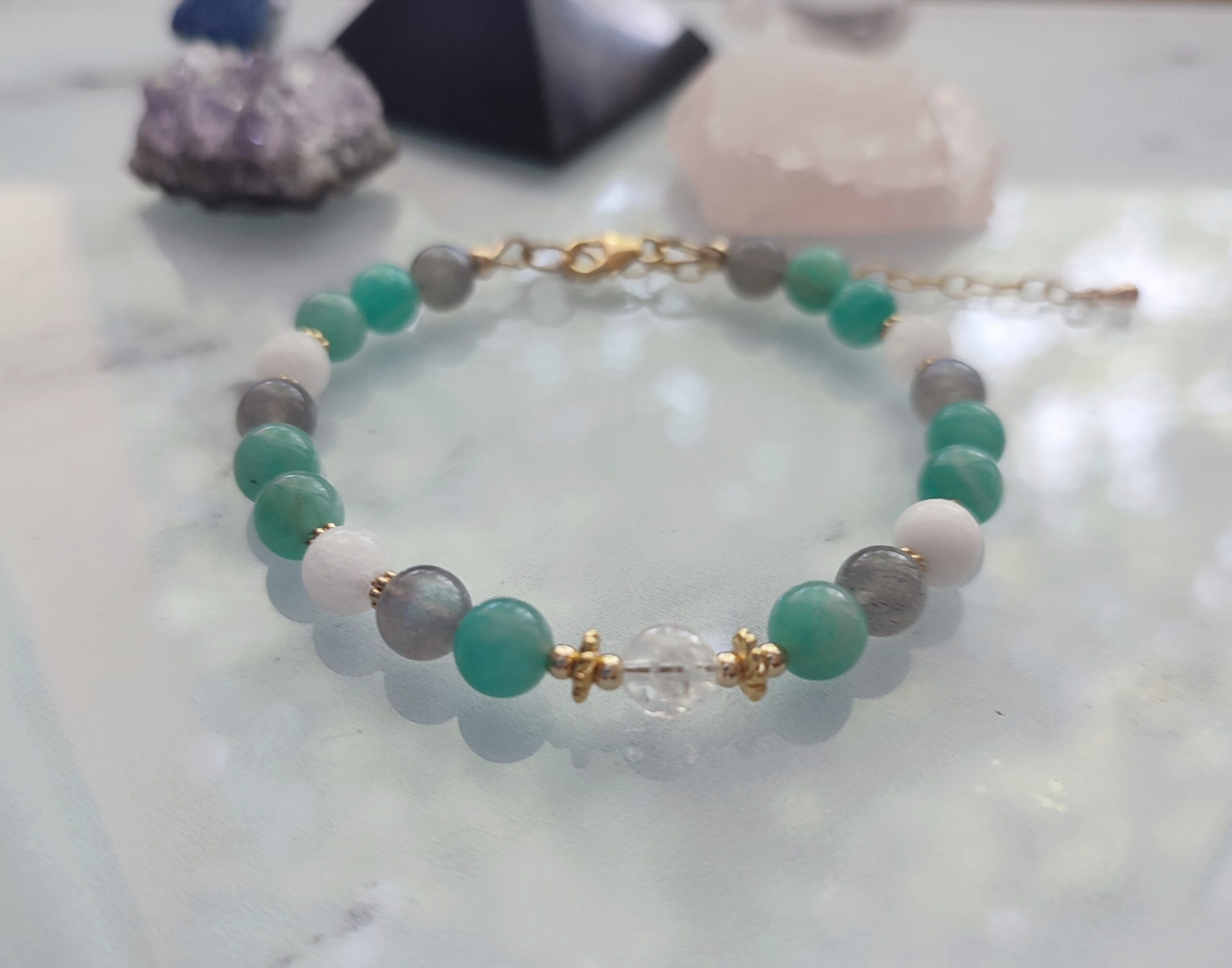 bracelet en Amazonite, Labradorite, Jade Blanche et Cristal de Roche Craquelé sur gold filled ( plaqué or supérieur) – Image 2