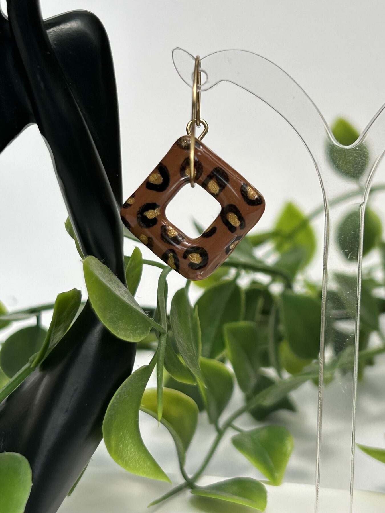 Boucles d’oreilles en pâte polymère « imprimé léopard » – Image 2