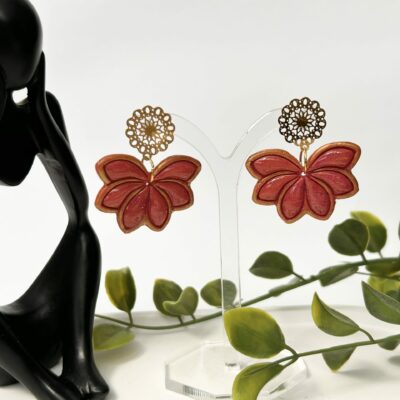 Boucles d’oreilles en pâte polymère « Fleur romantique bohème » orange et or