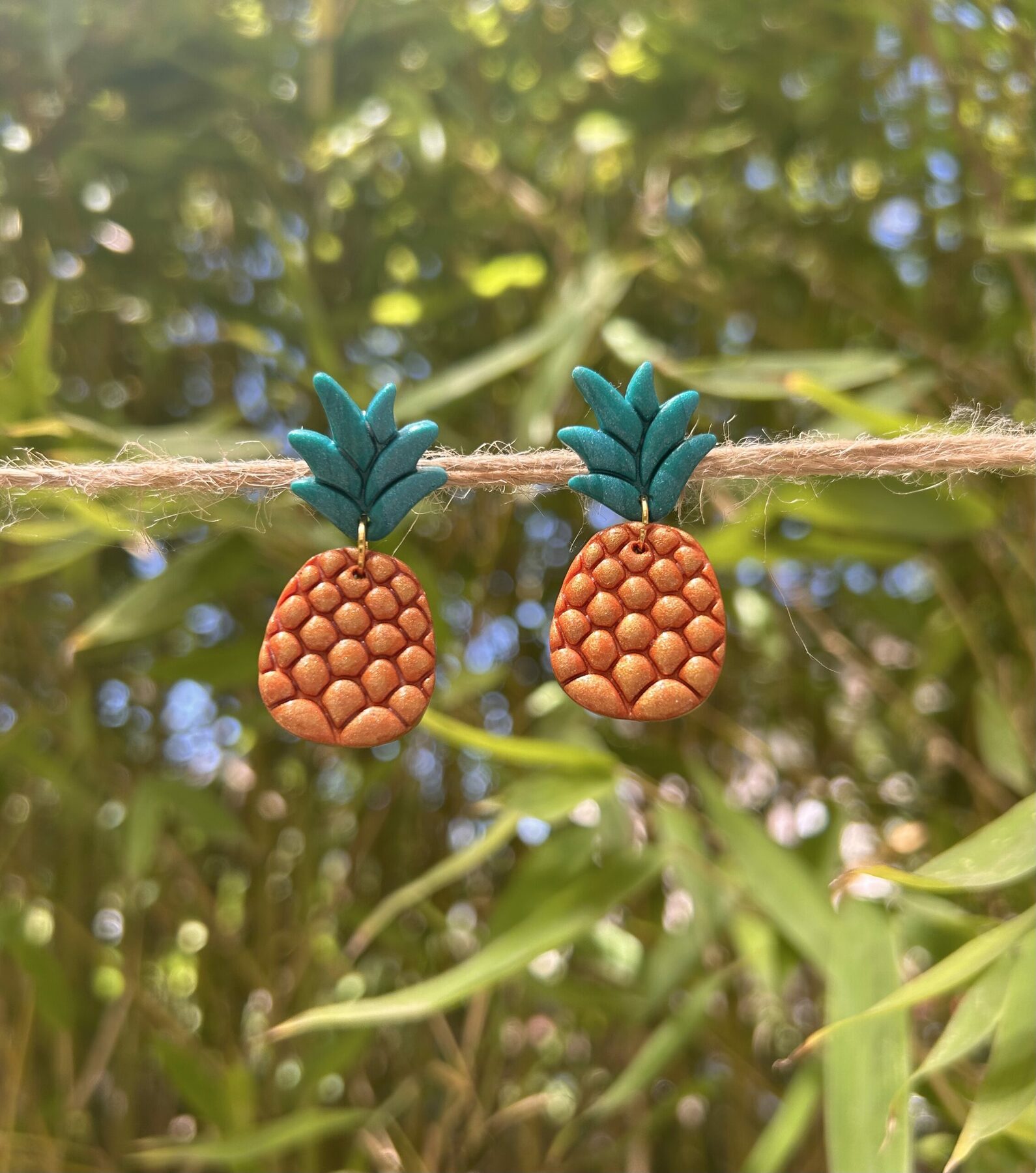 Boucles d’oreilles « Ananas » en pâte polymère, orange doré