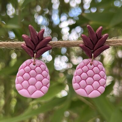 Boucles d’oreilles « Ananas » en pâte polymère, rose et bordeaux