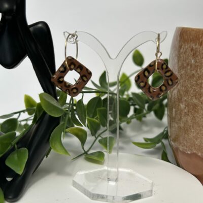 Boucles d’oreilles en pâte polymère « imprimé léopard »