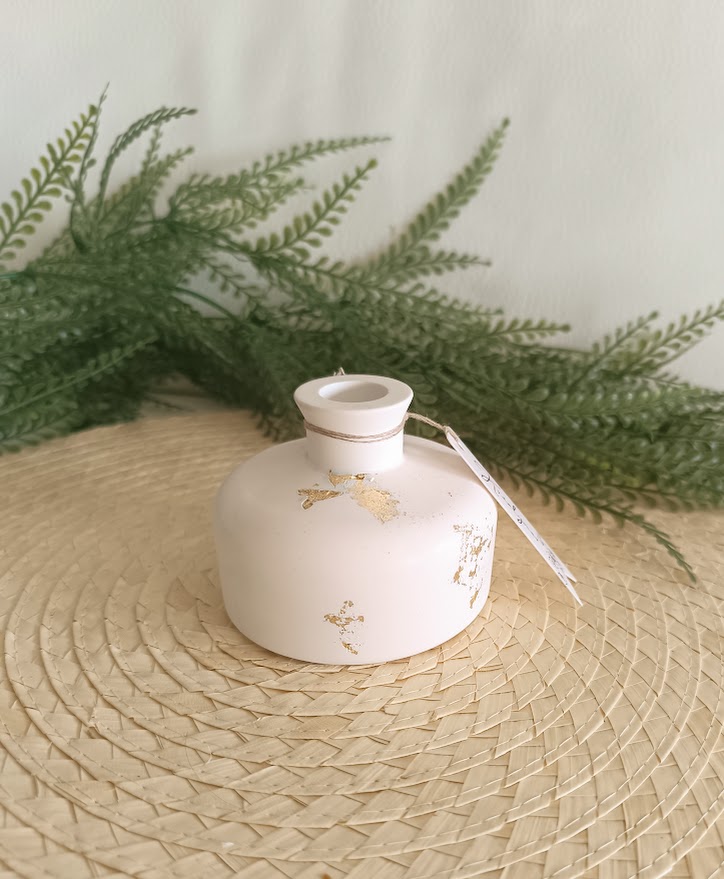 Petit vase diffuseur de parfum blanc et or – Image 3