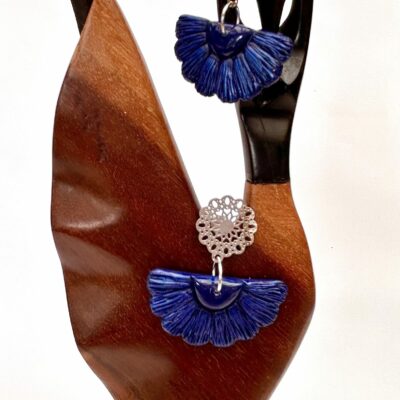 Boucles d’oreilles « Éventail », en pâte polymère bleu marine