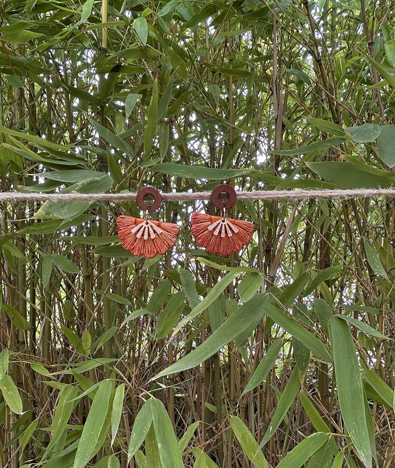 Boucles d’oreilles « Éventail », en pâte polymère orange doré