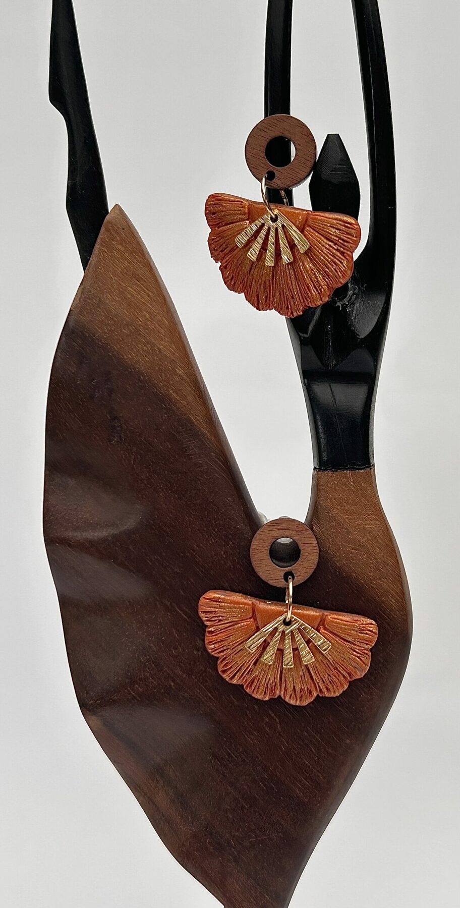 Boucles d’oreilles « Éventail », en pâte polymère orange doré – Image 2