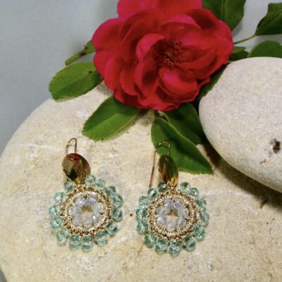 Boucles d'oreilles au crochet et perles en verre menthe clair et cristal opale